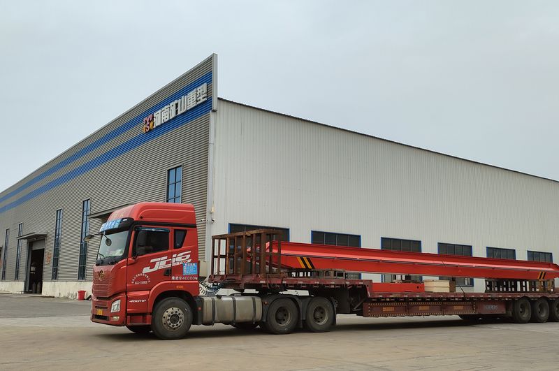電動(dòng)單梁起重機(jī)3臺(tái) LD5t—16.8m LD3t—16.5m /2臺(tái) 制作完成，發(fā)往江西南昌交付客戶使用。